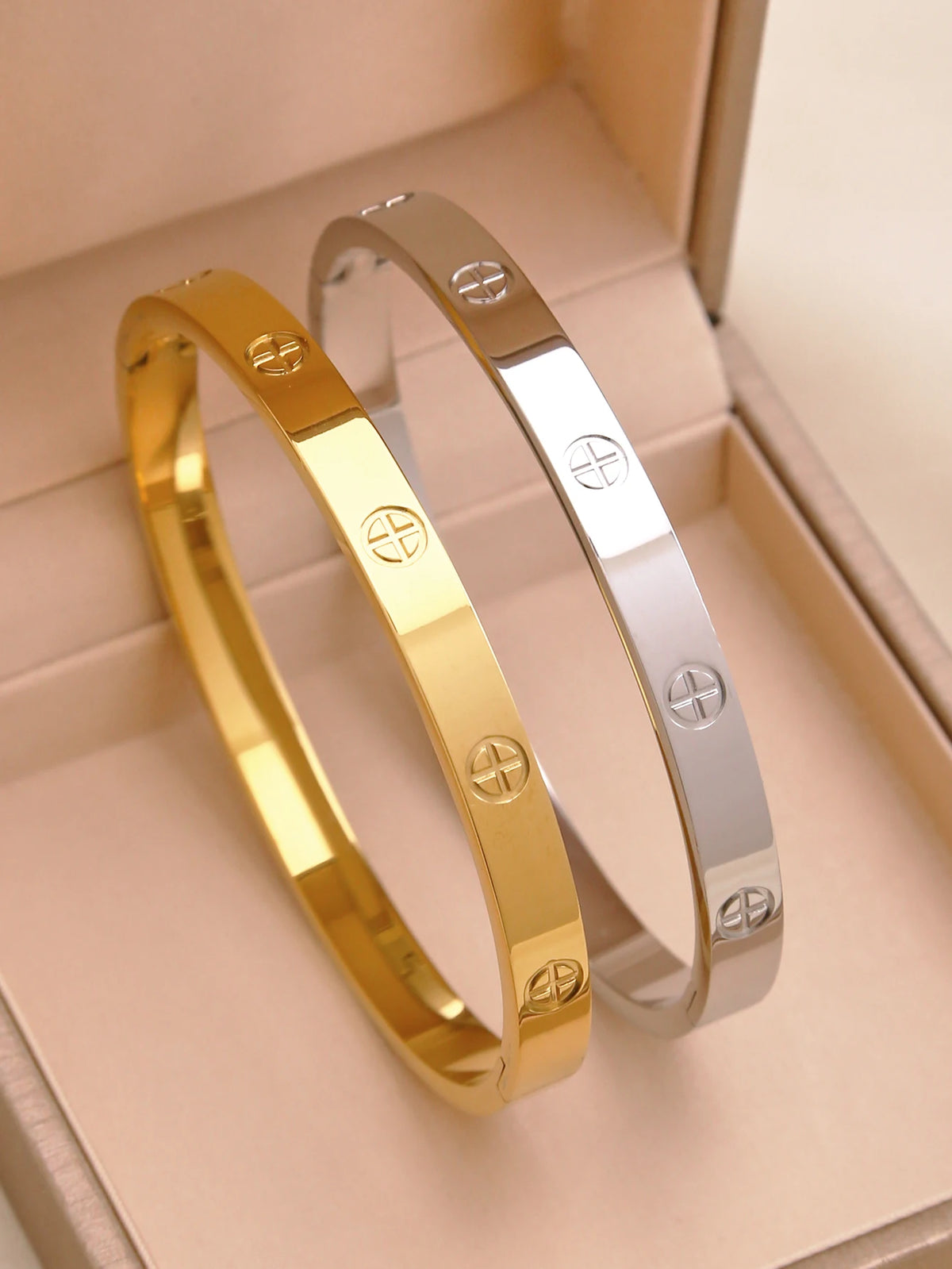 The Amor Bangle